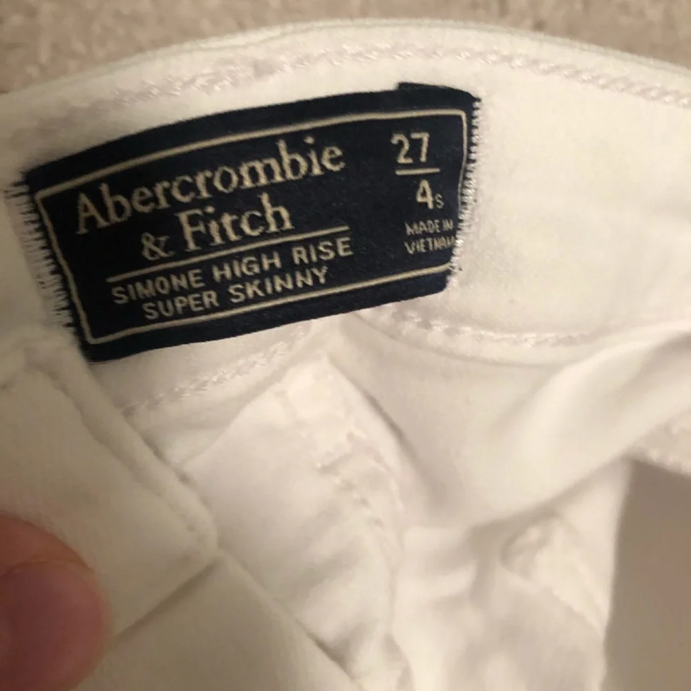 🤍HOST PICK 🤍White Abercrombie Jean - Picture 5 of 7